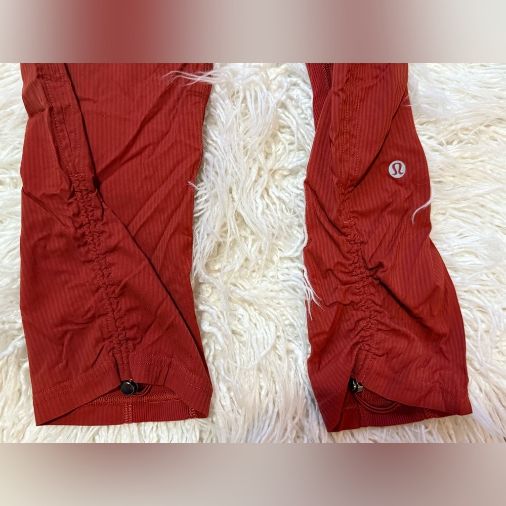 Lululemon Dance Studio Mid-Rise
Cropped Pants SIZE 2